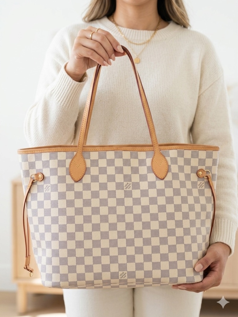 Luxury Checkered Tote Bag in Cream and Pink - Picture 2 of 13